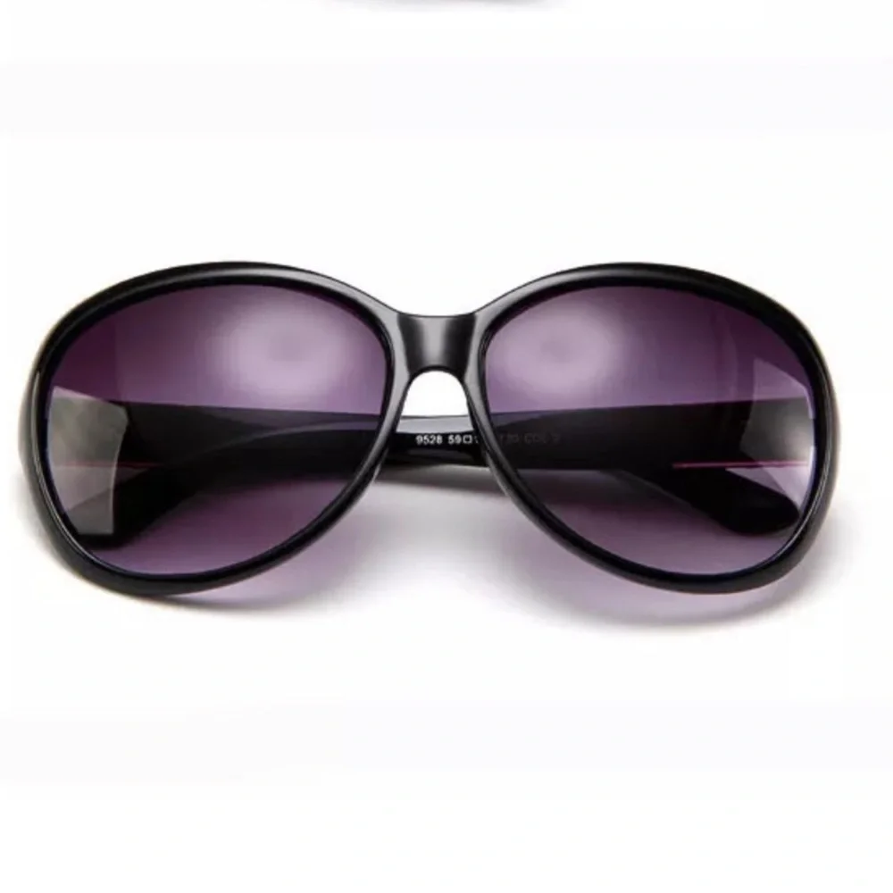 Black Retro Round Oversized Sunglasses New with Case